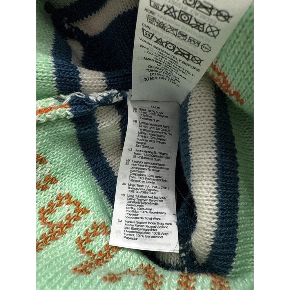 Brooks Heritage Pom Beanie‎ Happy Run Brand New Winter Hat Exercise Workout Gear